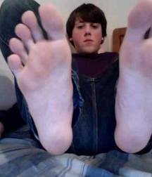Webfinds boy feet 5db711b14d56b.jpg