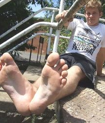 Webfinds boy feet 5db711c1a854f.jpg