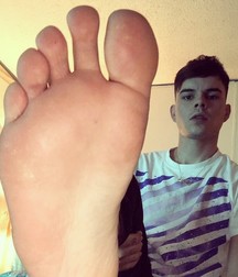 Webfinds boy feet 5db711cfc85be.jpg