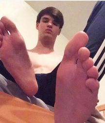 Webfinds boy feet 5db711d195888.jpg