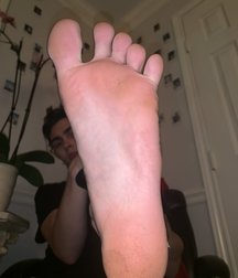 Webfinds boy feet 5db711dfdeafa.jpg