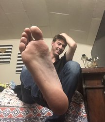Webfinds boy feet 5db711e305135.jpg