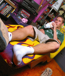 Webfinds boy feet 2 5db86d26cccce.jpg