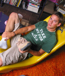 Webfinds boy feet 2 5db86d2bc3229.jpg