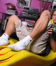 Webfinds boy feet 2 5db86d2e4c496.jpg