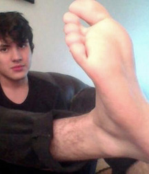 Webfinds boy feet 2 5db86d7716743.jpg