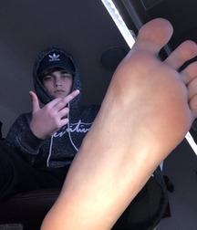 Webfinds boy feet 2 5db86d8d60b88.jpg