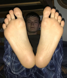 Webfinds boy feet 2 5db86d950dba0.jpg