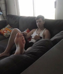 Webfinds boy feet 2 5db86d9b27e34.jpg