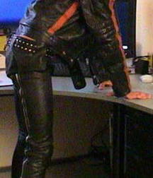 Leather and boot boys 5db8aeb8973e0.jpg