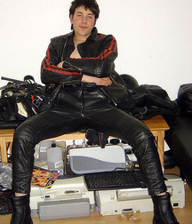 Leather and boot boys 5db8aeba069e0.jpg
