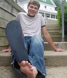 Webfinds boy feet 3 5db8bb678c37a.jpg