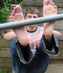 Webfinds boy feet 3 5db8bb6f13e1c.jpg