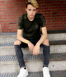 Sneaker sox and feet boys 5db9c137653fb.jpg