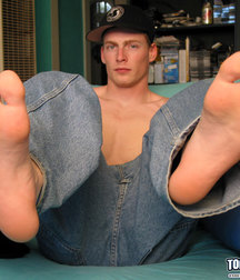 Barefoot and delicious 5dbc4d72c3e8e.jpg
