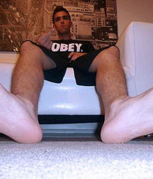 Sweaty bare feet 5dbca63170b3d.jpg