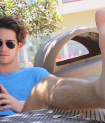 Sweaty bare feet 5dbca66463220.png
