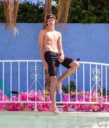 Famous feet 5dbda59e98a9b.jpg