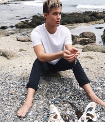 Famous feet 5dbda5b26040d.jpg