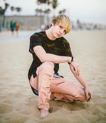 Famous feet 5dbda5b77fc70.jpg