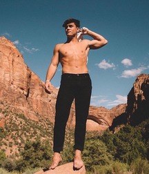 Famous feet 5dbda5ba11fd1.jpg