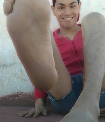 Teen boys hot and barefoot 5dbdd4a25fd1a.jpg