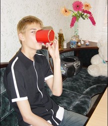 Ton @ home 5dbe1757e0080.jpg