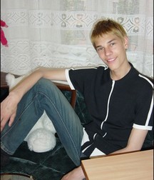 Ton @ home 5dbe176e7bf23.jpg