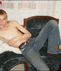 Ton @ home 5dbe179510b37.jpg