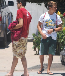 Teen boys  5dbf1e2712fff.jpg