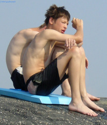 Teen boys  5dbf1e430f480.jpg