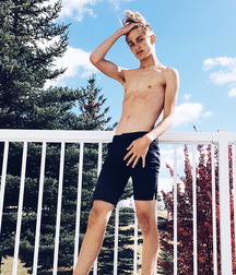 Teen boys  5dbf1e4a1fe36.jpg