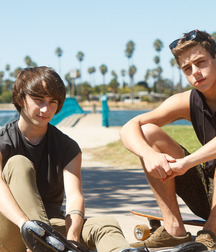 Teen boys  5dbf1e53dc420.jpg