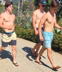 Teen boys  5dbf1e5d515b7.jpg