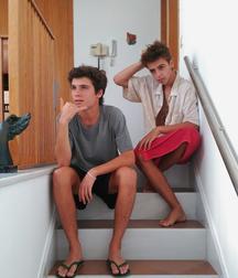 Teen boys  5dbf1e5fcb443.jpg