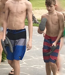 Teen boys  5dbf1e674d0fc.jpg