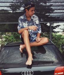 Teen boys  5dbf1e701cb75.jpg