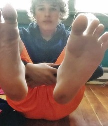 Teen boys  5dbf1e83e019a.jpg