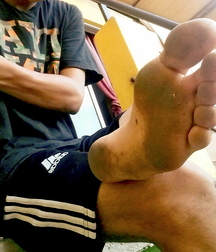 Feet up to face 5dc0d6f91ddbd.jpg