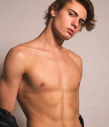 Model boys 2 5dc0d7b42d899.jpg