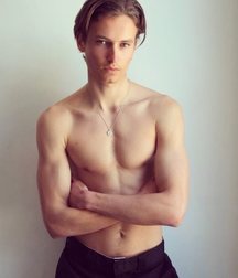 Model boys 2 5dc0d7ce75ce1.jpg