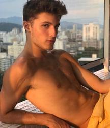 Model boys 2 5dc0d7d503757.jpg