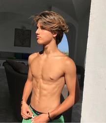 Model boys 2 5dc0d7eb0134d.jpg