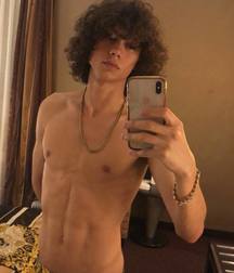 Model boys 2 5dc0d7ecafe79.jpg