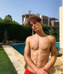 Model boys 2 5dc0d7ef0445b.jpg