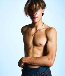 Model boys 2 5dc0d7f25ef22.jpg