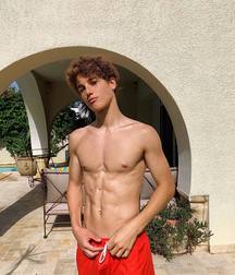 Model boys 2 5dc0d7f928c67.jpg