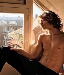 Male beauties 5dc0db4228fa0.jpg