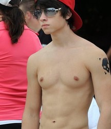 Male beauties 5dc0db4b0a535.jpg