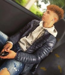 Male beauties 5dc0db6314c0d.jpg